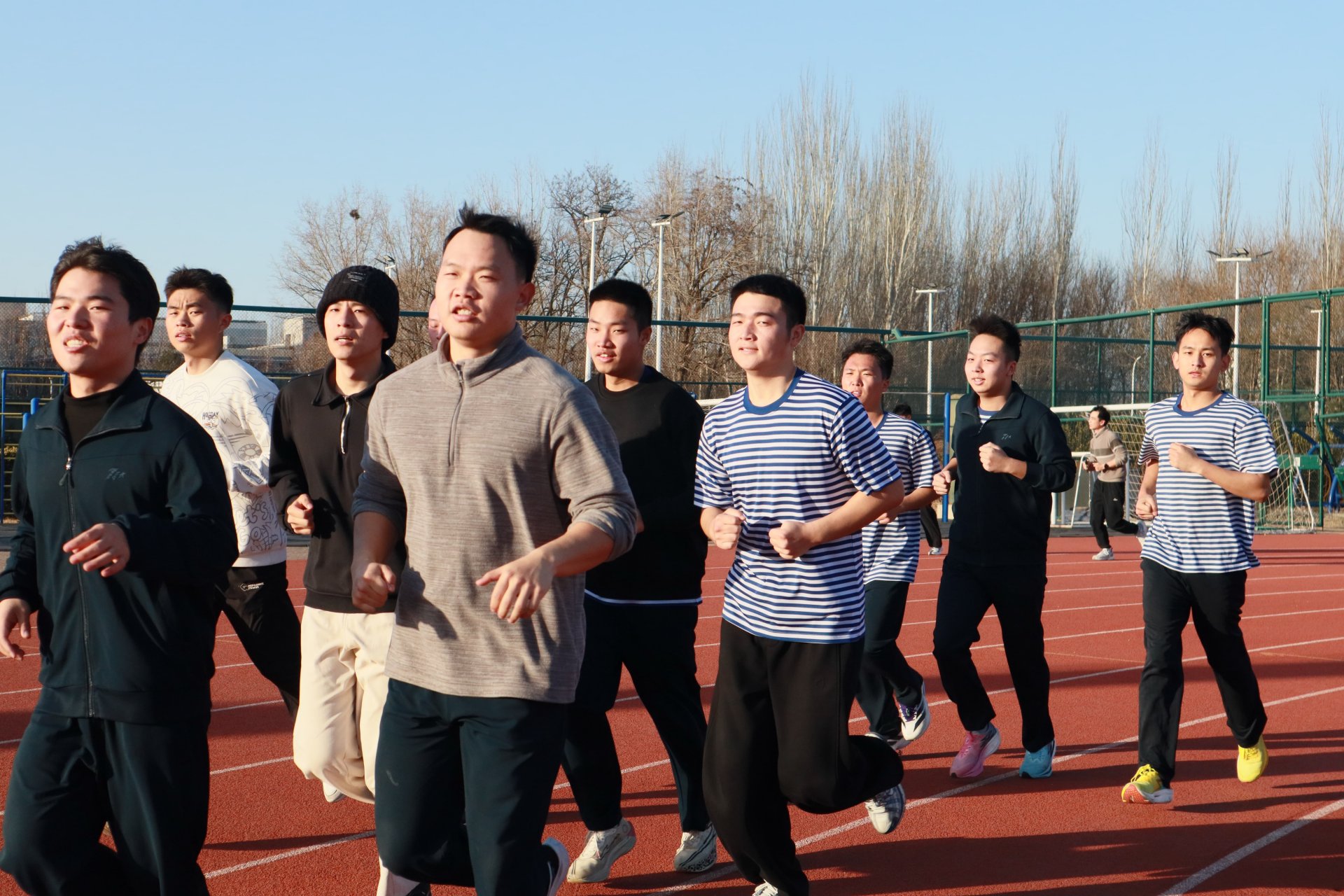 奔跑的脚步踏响场馆